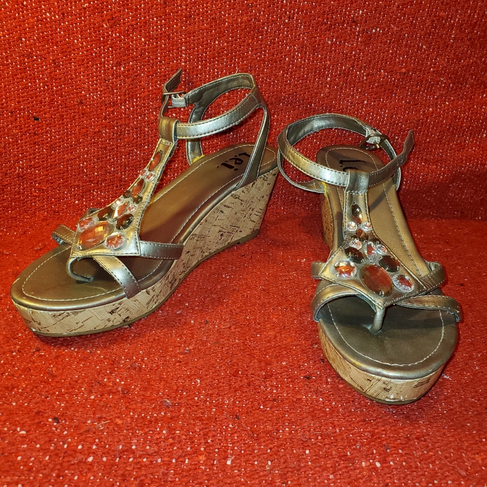 Lei silver wedges